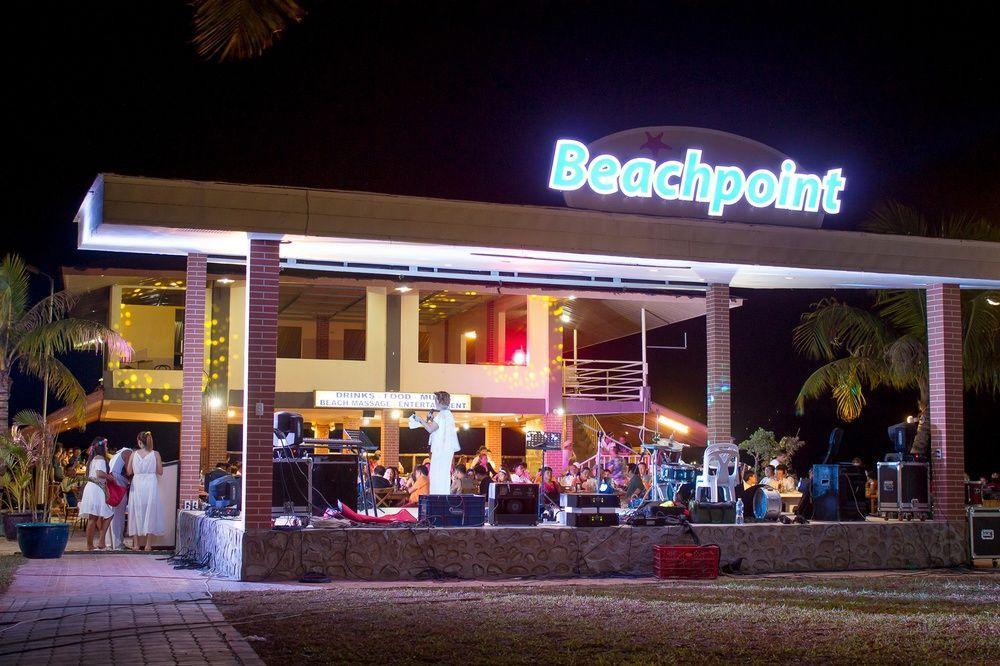 Whiterock Beach Hotel And Waterpark Subic Bay Экстерьер фото