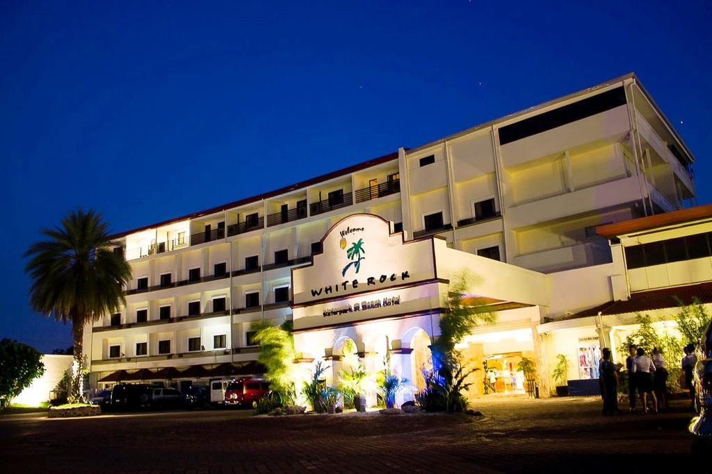 Whiterock Beach Hotel And Waterpark Subic Bay Экстерьер фото